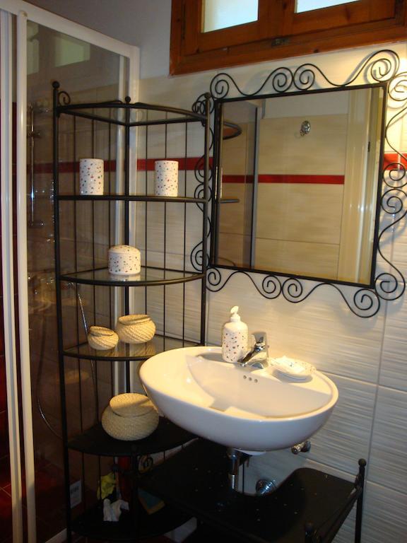 Yiannas Studio Gaios Room photo