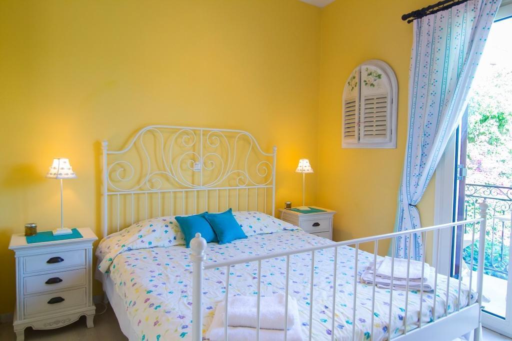 Yiannas Studio Gaios Room photo