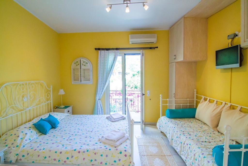 Yiannas Studio Gaios Room photo