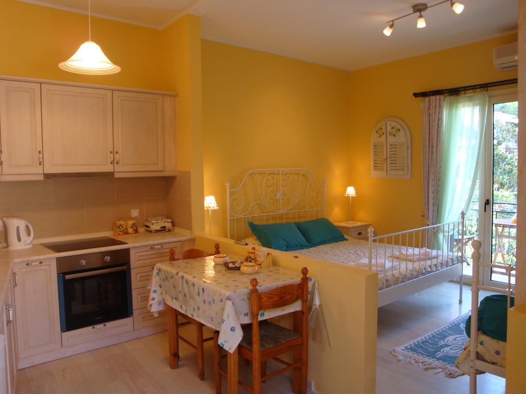 Yiannas Studio Gaios Room photo