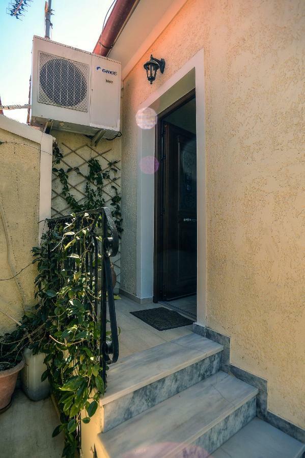 Yiannas Studio Apartment Gaios Exterior photo